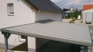 Carport mit Hausanschluss