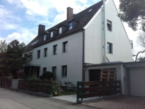 Hinterlüftete Fassaden-Verkleidung mit Wärmedämmung