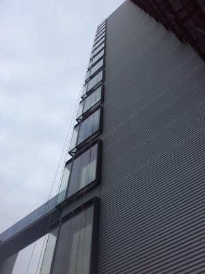 Sturmsicherung der Fassaden-Verkleidung (TCM Towers München